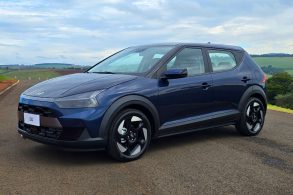 Hyundai i20 Ultimate TGDI 2027 azul frente parado
