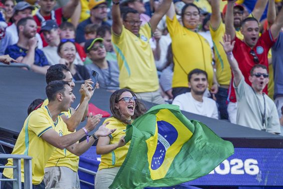 Quanto custa ver o Brasil na Copa do Mundo de última hora? Calculamos diferentes roteiros de viagem