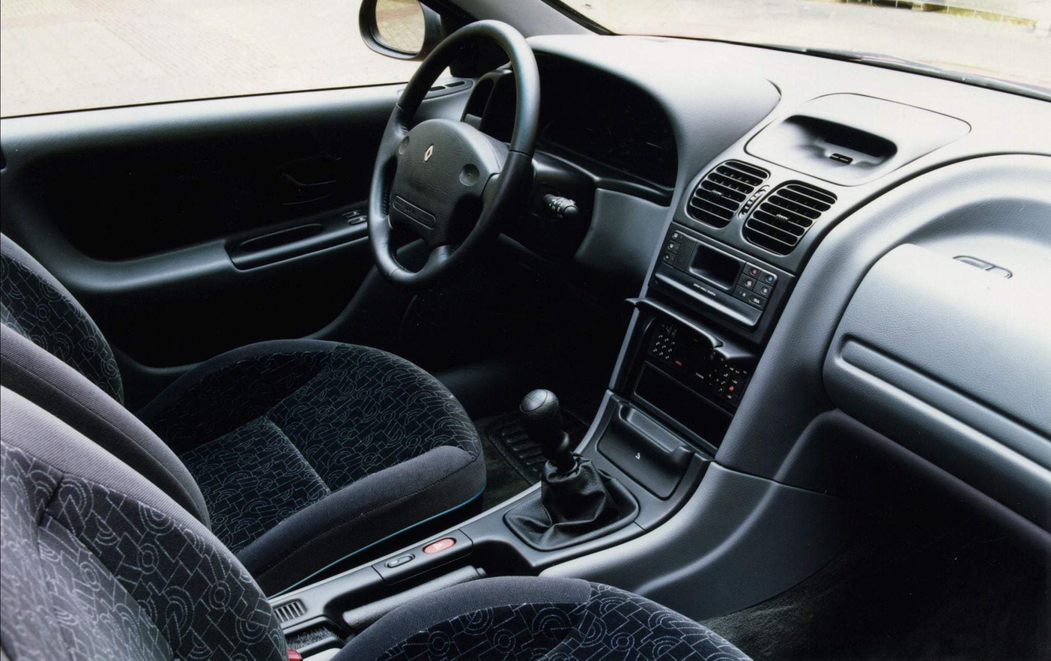 RENAULT LAGUNA 1999 INTERIOR PAINEL