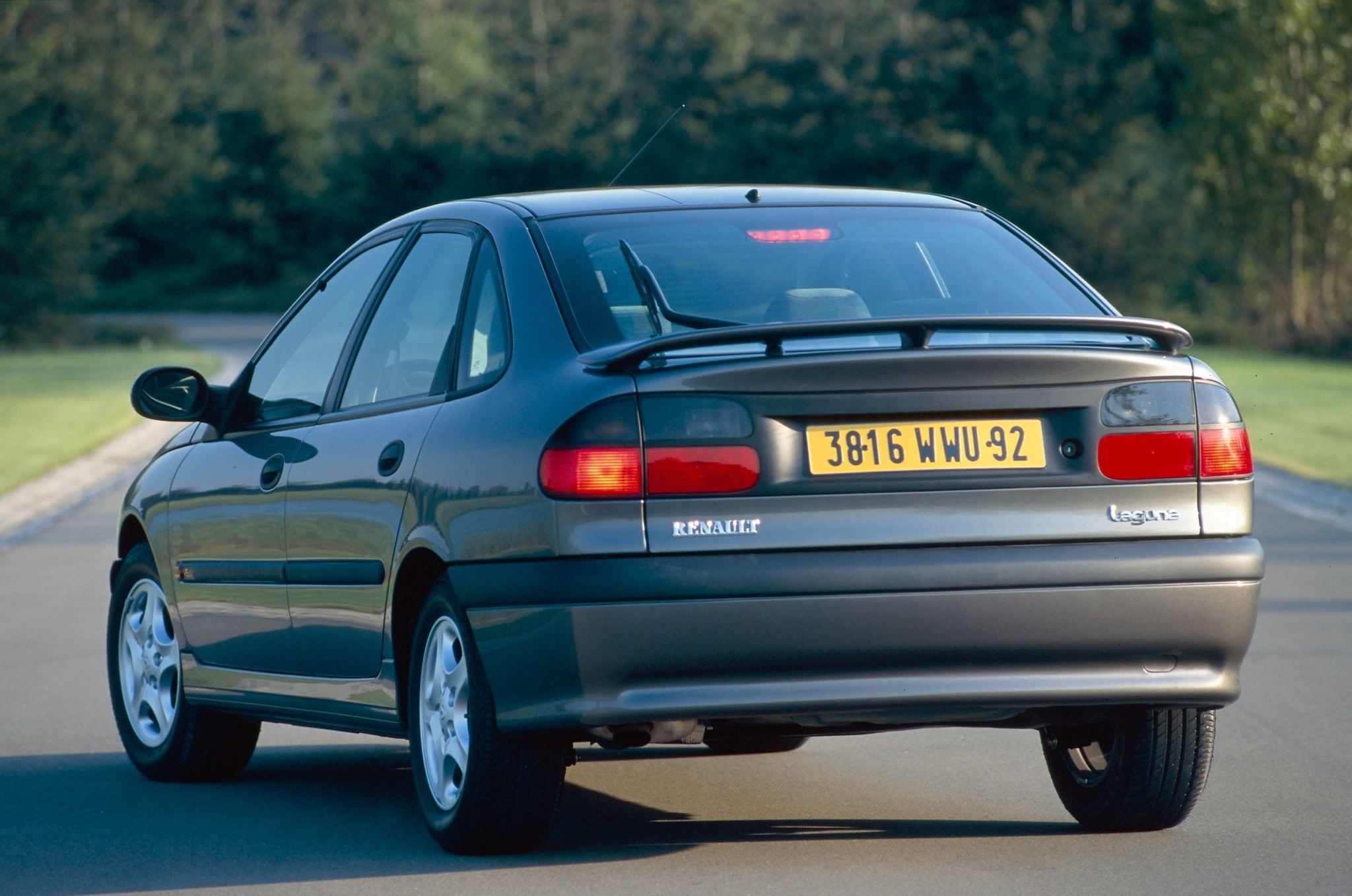 RENAULT LAGUNA 1999 CHUMBO TRASEIRA E LATERAL