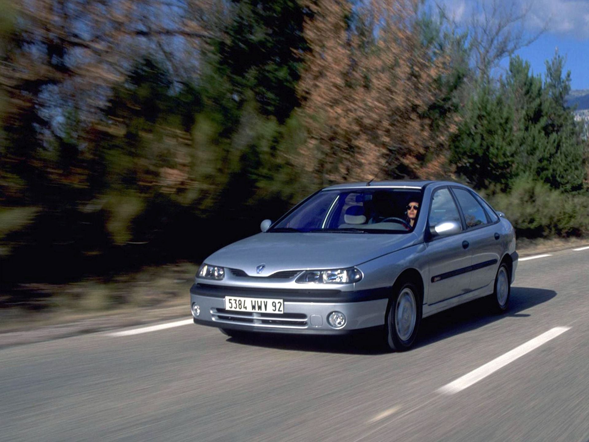 RENAULT LAGUNA 1999 PRATA MOVIMENTO