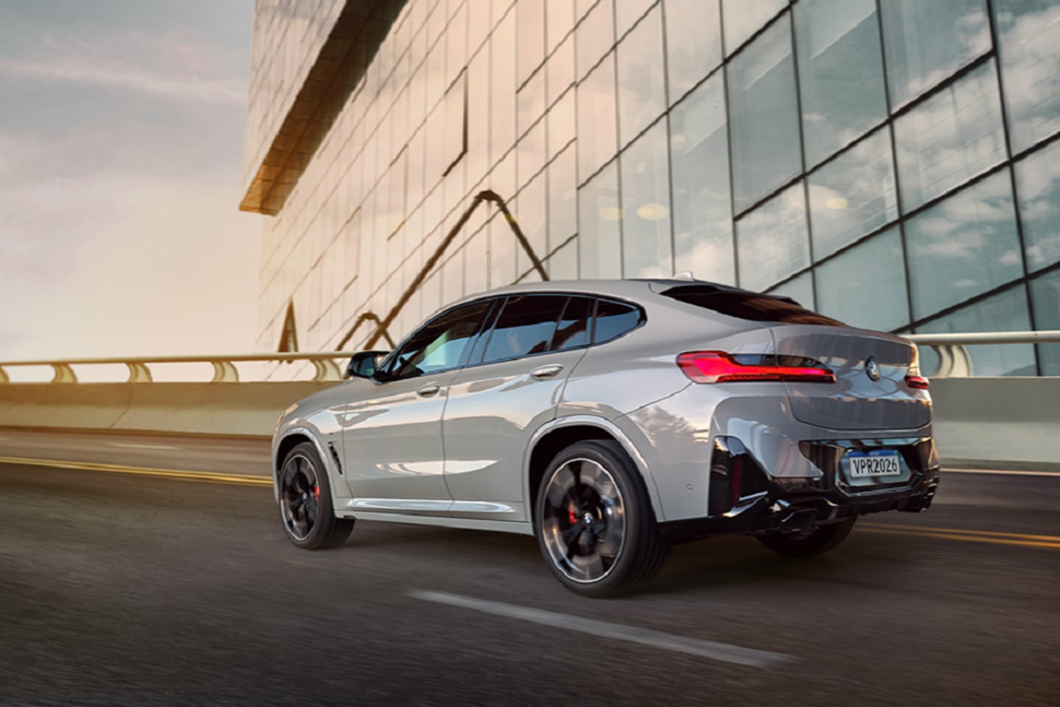 bmw x4 na avenida Editado jpg