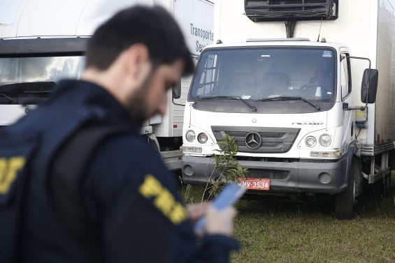 Câmara perdoa multas de caminhoneiros que bloquearam estradas após a derrota de Bolsonaro