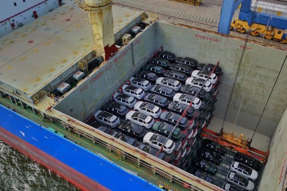 Leapmotor empilha carros elétricos em navios para trazê-los mais rápido para o Brasil