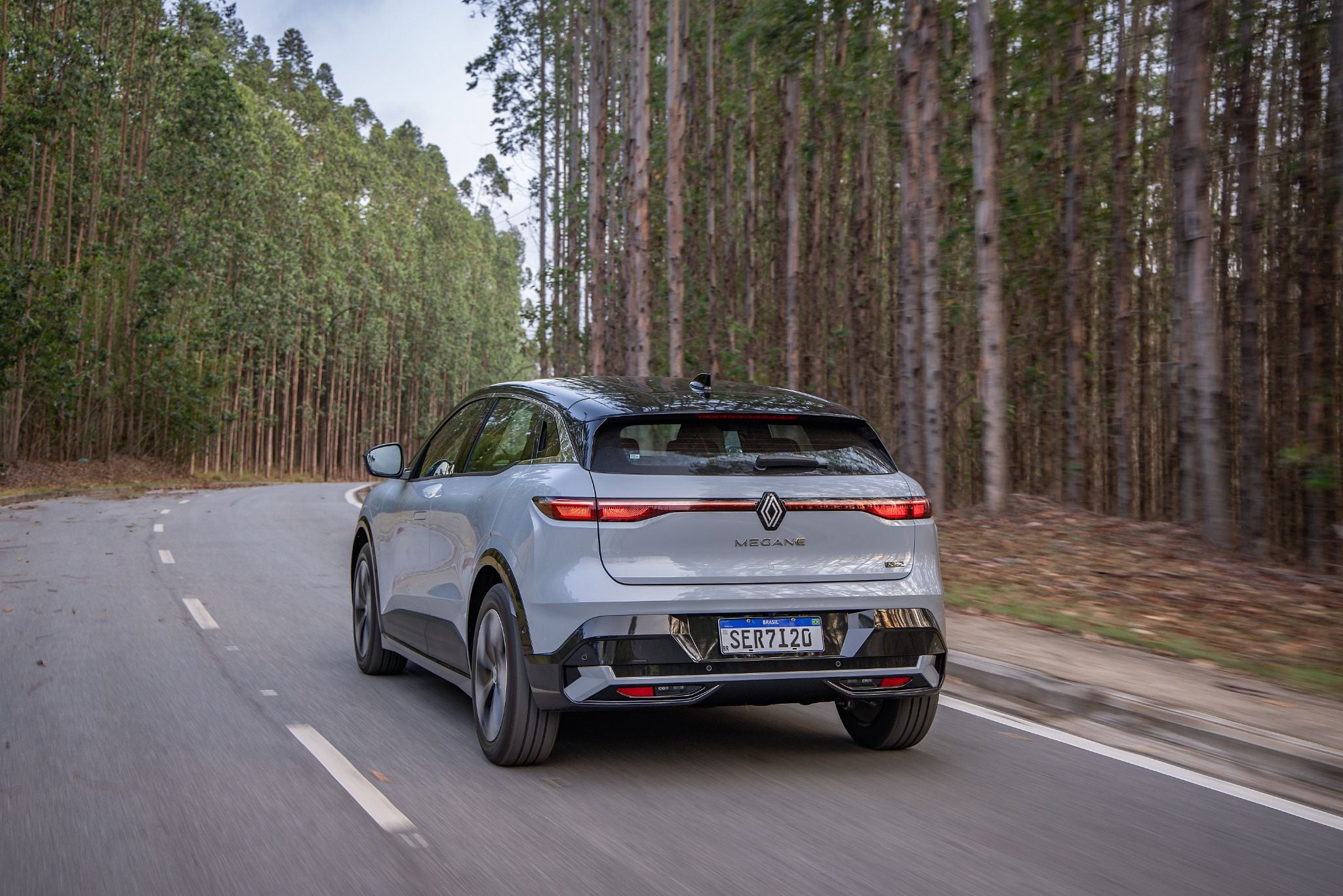 Saber usar a regeneração em um carro elétrico faz ele pesar ainda menos no bolso