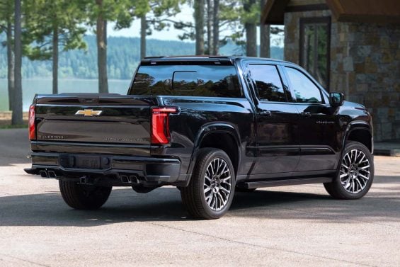 2027 Chevrolet Silverado 1500 High Country in Black Exterior pa