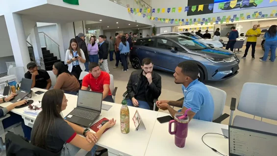 Programa Move Brasil lota concessionárias de várias marcas e BYD atende 14,5 mil motoristas no primeiro dia