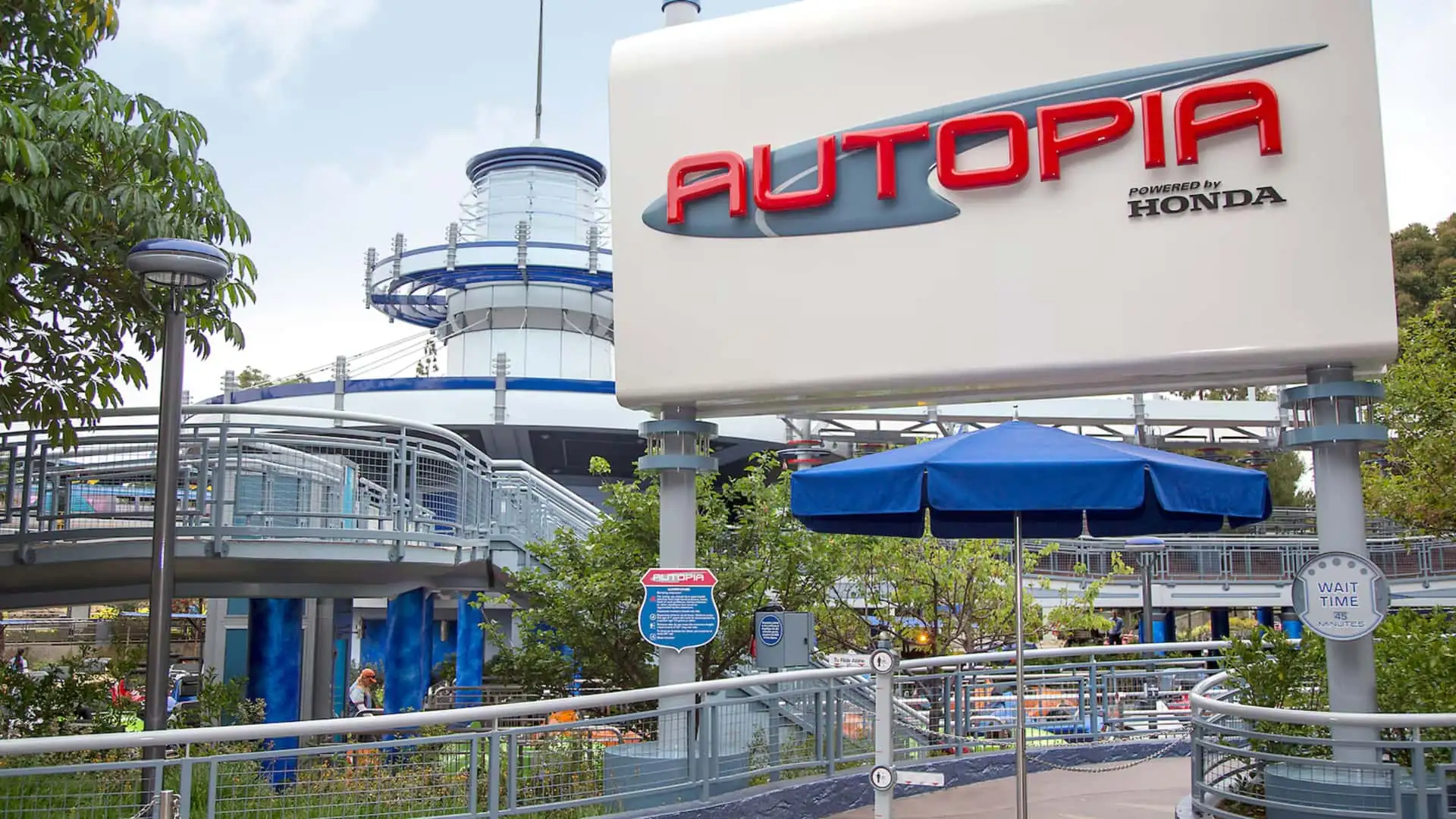 Disney tem prazo até 2027 para modernizar Autopia ou encerrar atração histórica