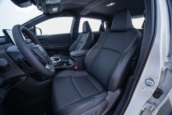 Toyota bZ4X interior banco dainteiro