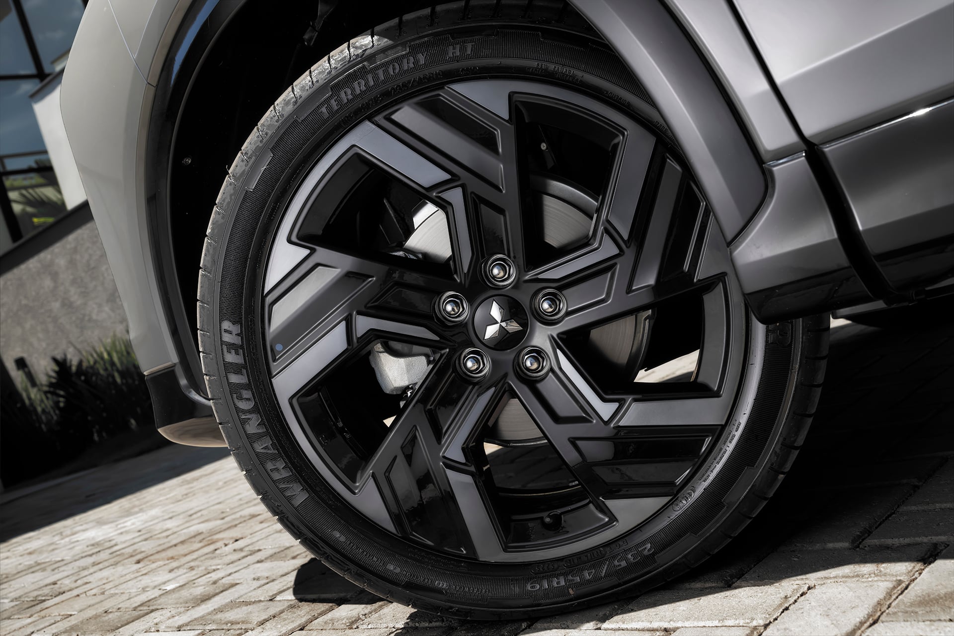 mitsubishi-eclipse-cross-black-1-1.jpg