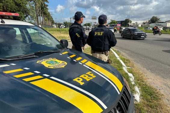 Avisar sobre blitz no WhatsApp pode dar cadeia? Homem é detido na BR-101 e reacende a dúvida