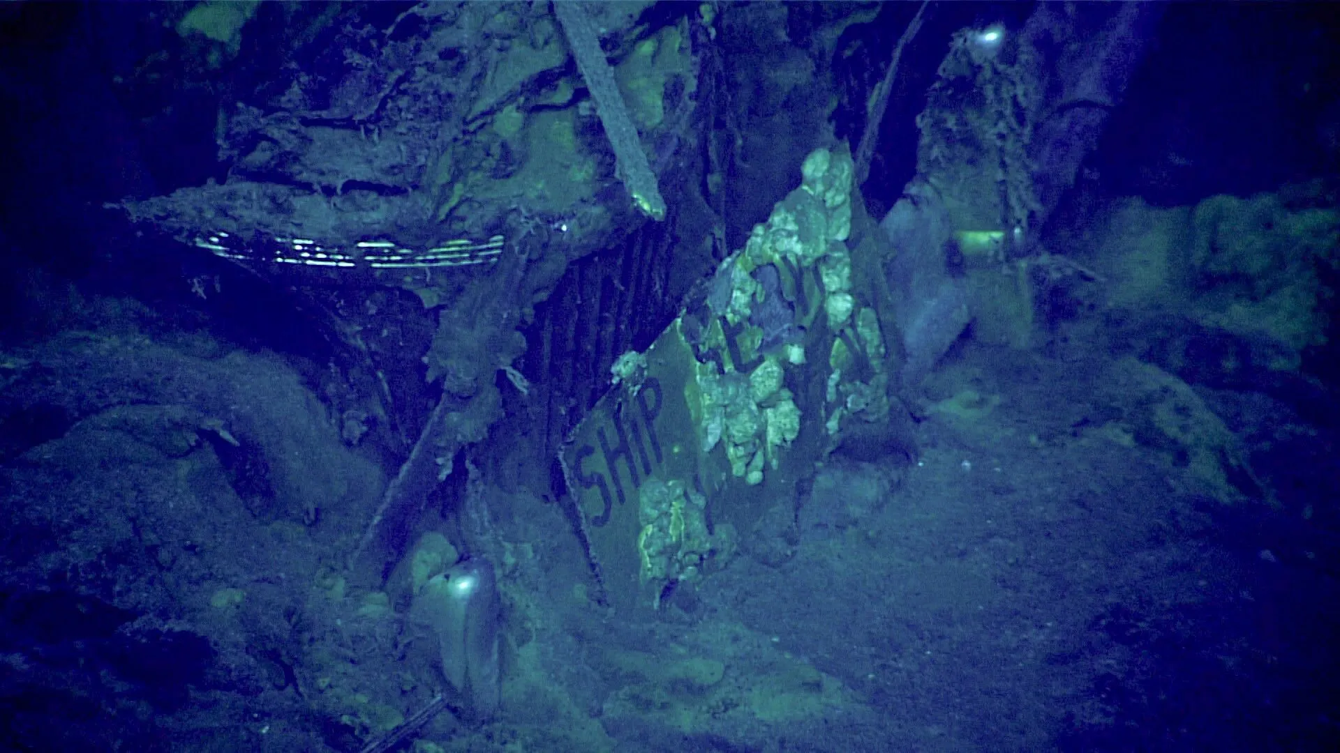 Ford de 1941 é encontrado no fundo do Pacífico ao lado de porta aviões da Segunda Guerra 2