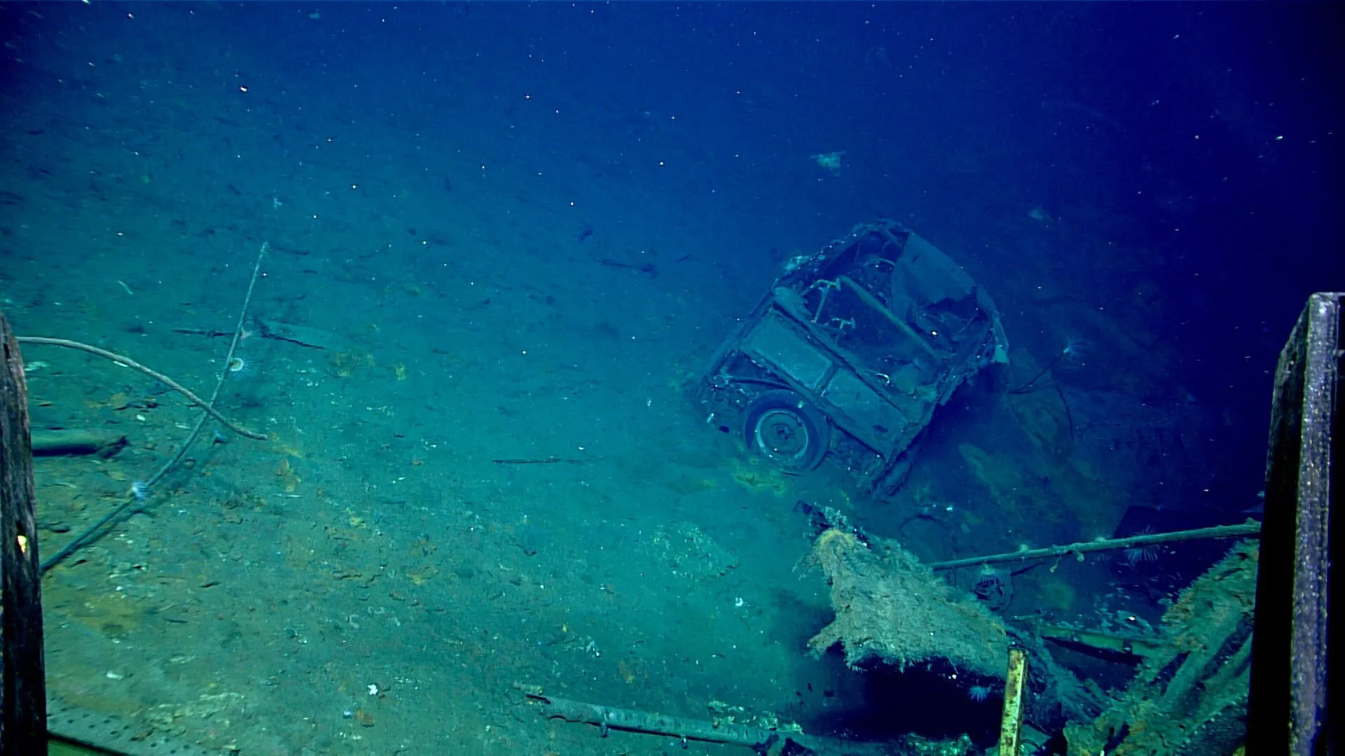 Ford Woody de 1941 é encontrado nos destroços de porta-aviões da 2ª Guerra no Pacífico