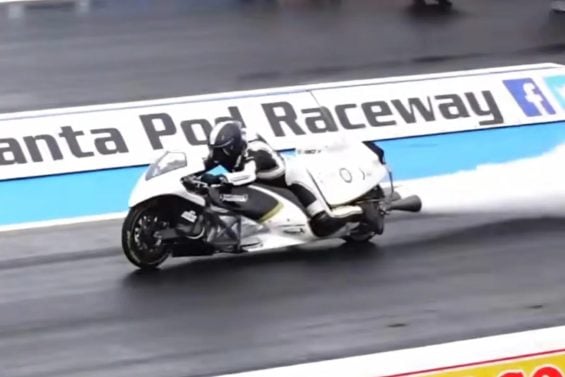 Moto movida a vapor é a mais rápida do mundo e vai de 0 a 100 km/h em 0,4 segundo