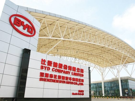BYD nega abusos, mas segunda morte em sua fábrica na Europa reacende escândalo trabalhista