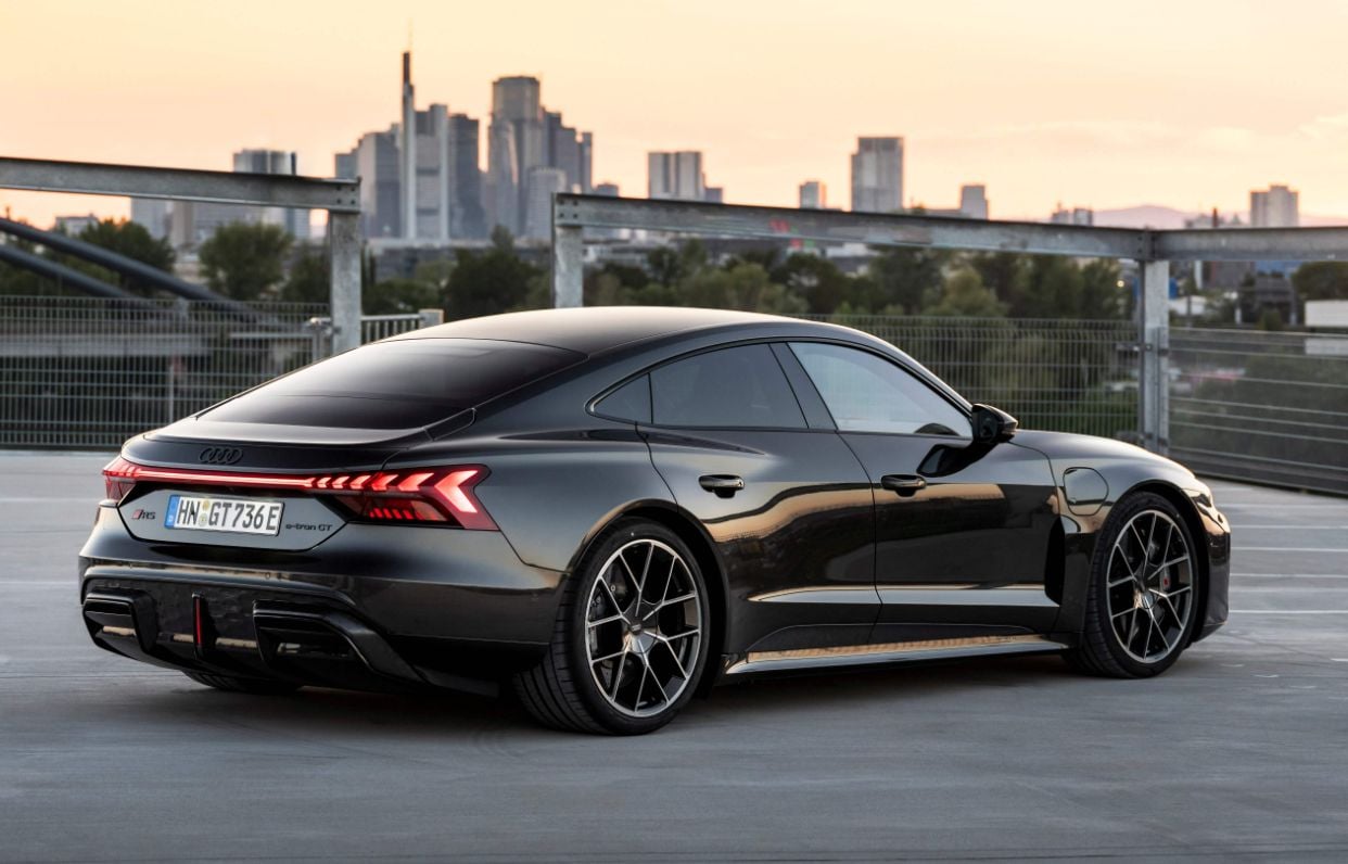 AUDI RS E TRON GT PERFOMANCE 2026 TRASEIRA E LATERAL