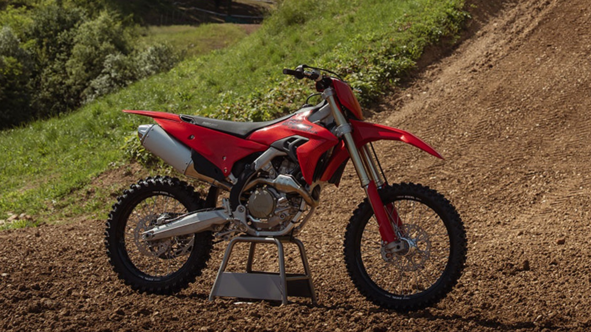 Ducati apresenta Desmo250 MX de 44,5 cv e proposta off-road