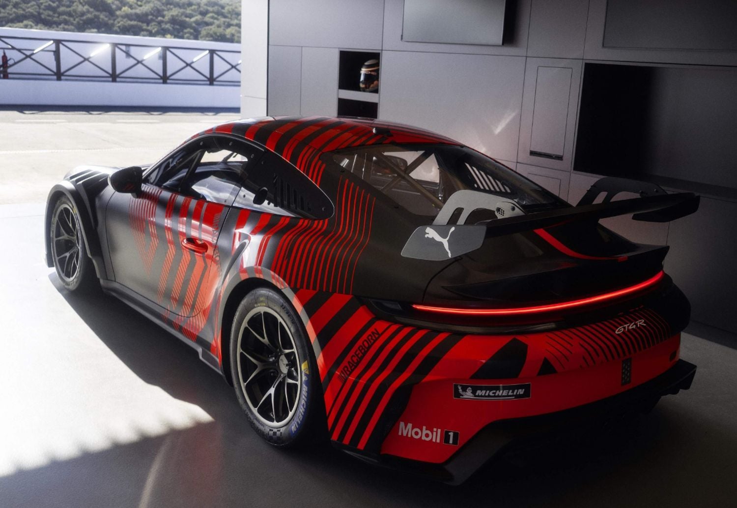 PORSCHE 911 GT4 4 2027 PRETO TRASEIRA