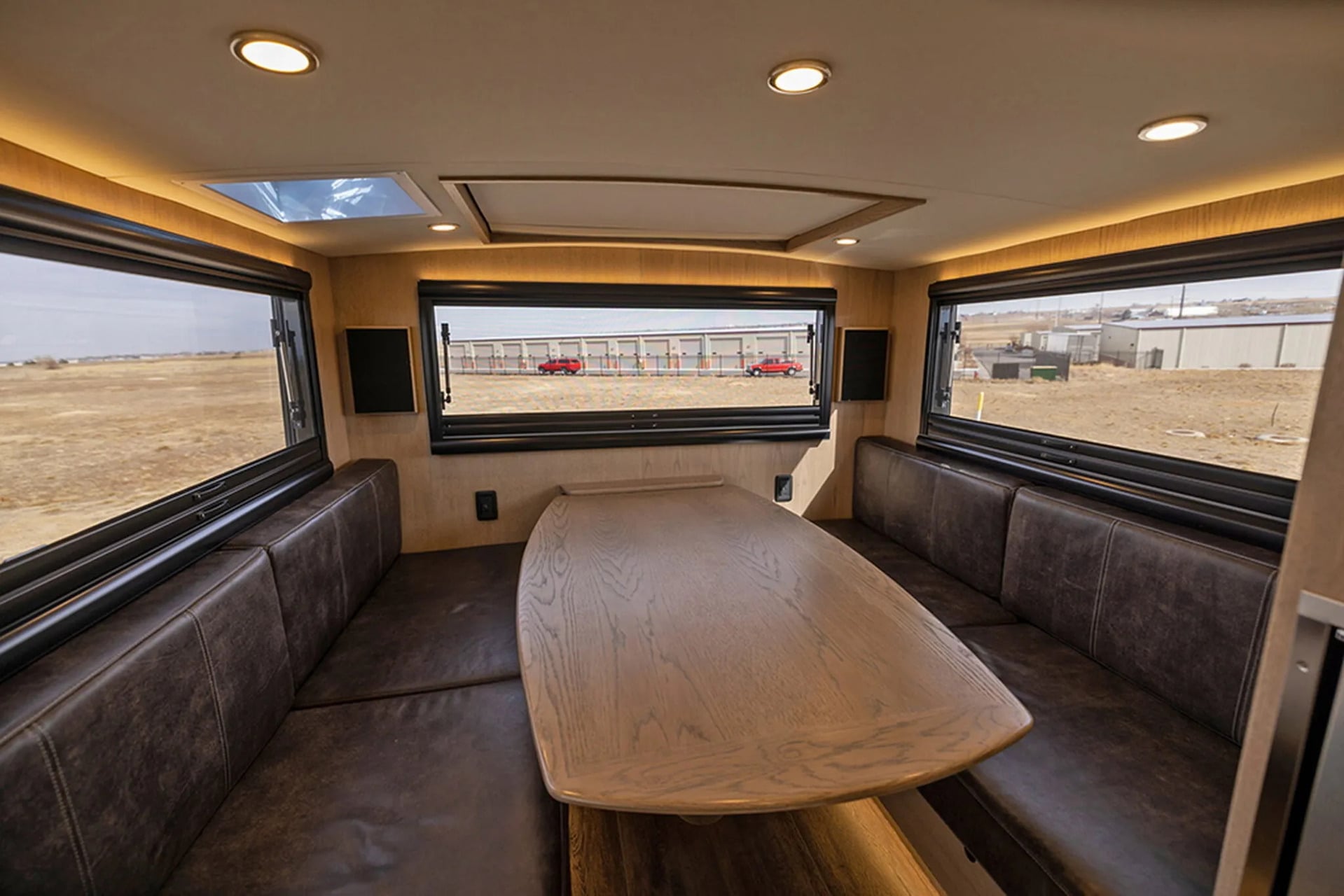 EARTHROAMER 8