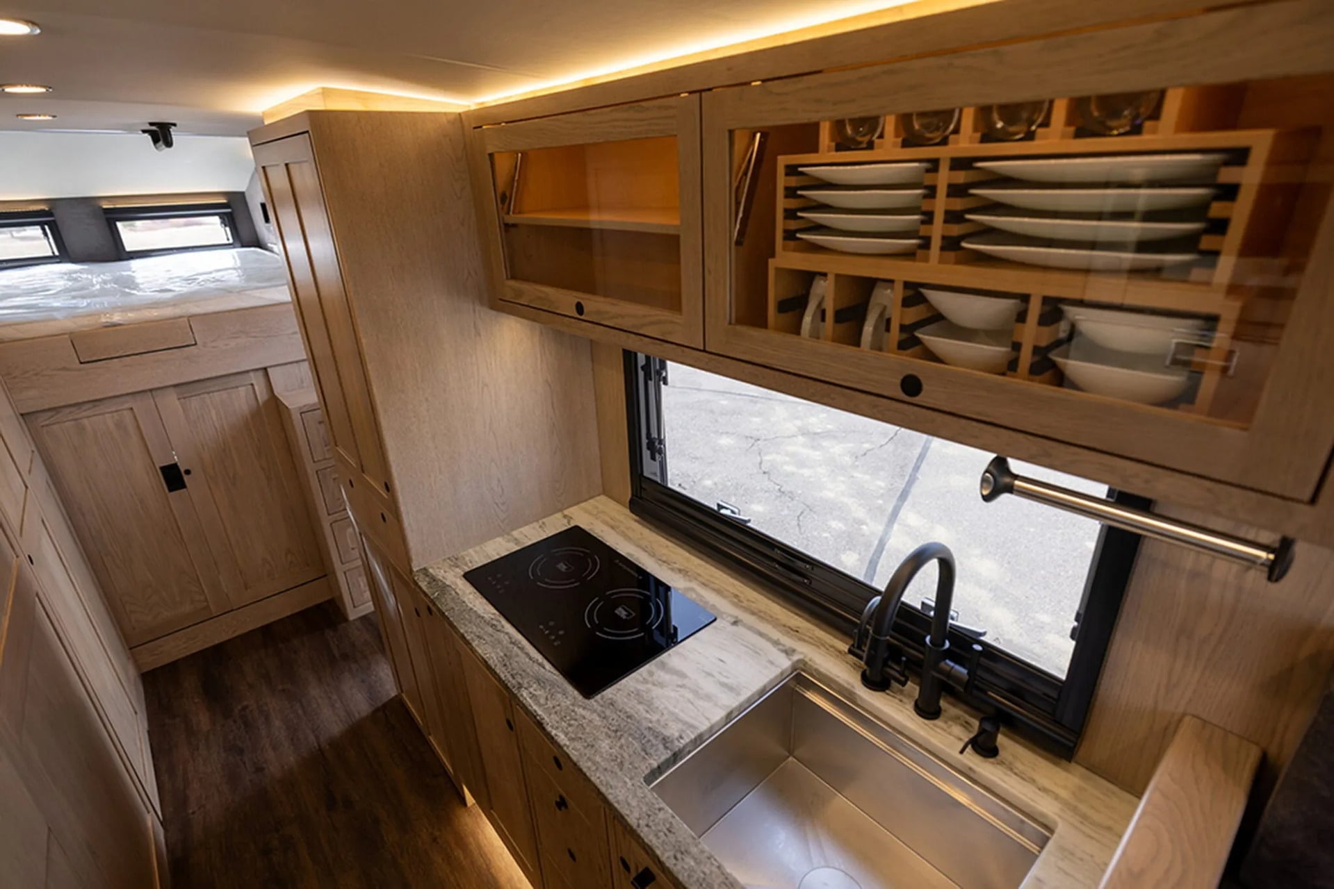 EARTHROAMER 10