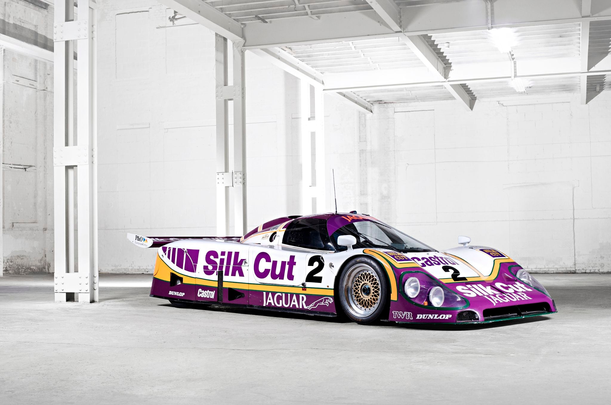 jaguar xjr 9 frente parado jaguar xjr 9 frente parado