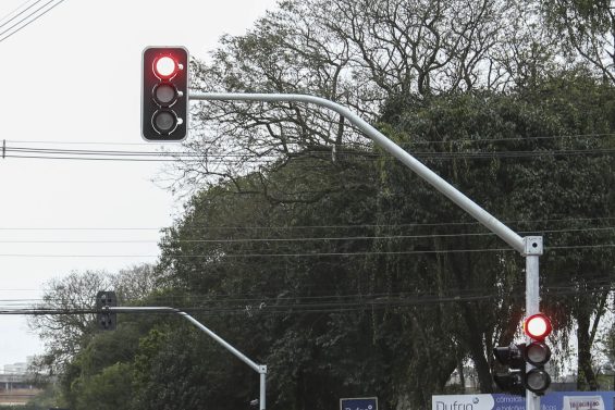 São Paulo adota IA do Google para melhorar tempo de semáforos verdes e vermelhos