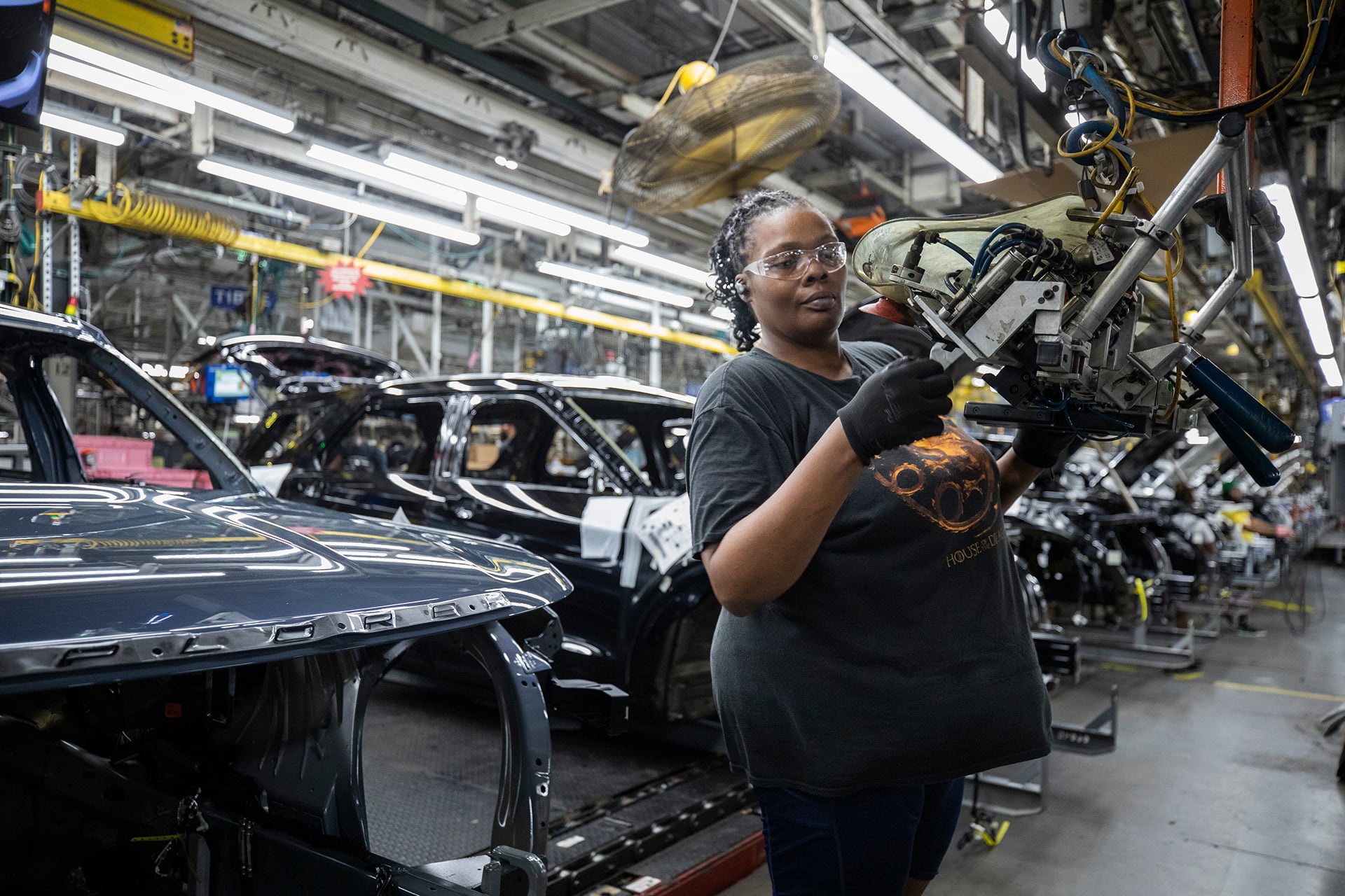 Ford apostou na IA, perdeu bilhões e chamou 350 veteranos de volta para consertar erros do computador