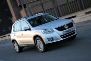 VOLKSWAGEN TIGUAN 2011 PRATA FRENTE LATERAL MOVIMENTO