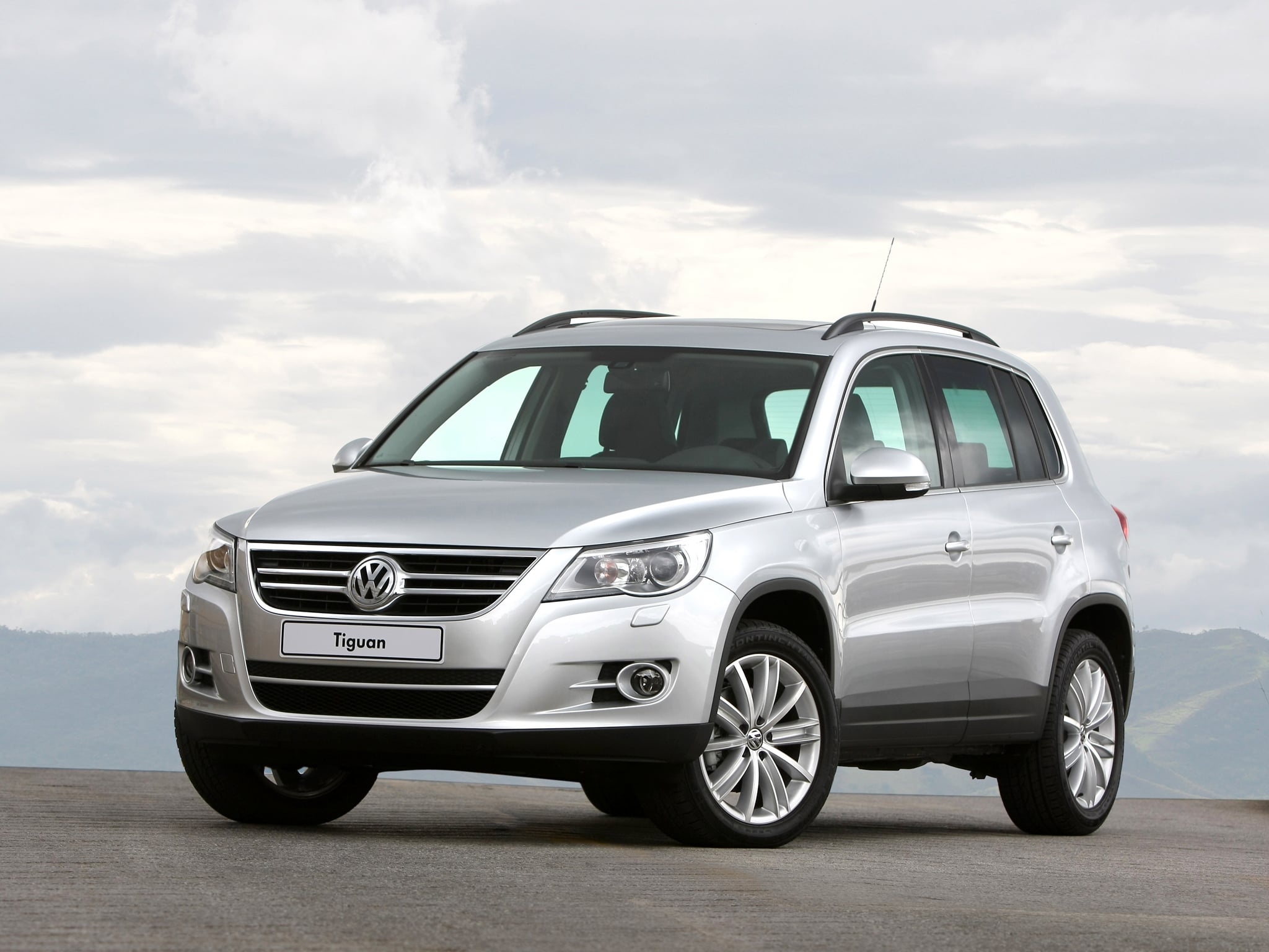 VOLKSWAGEN TIGUAN 2011 PRATA FRENTE LATERAL 3