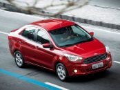 ford ka sedan vermelho frente em movimento