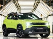 Jeep avenger na fabrica Porto real