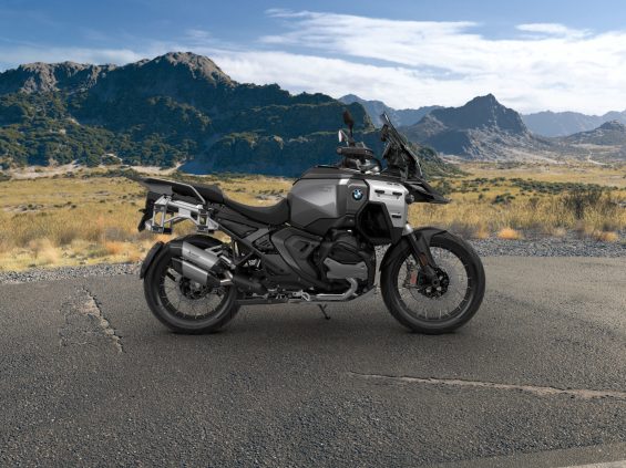BMW lança R 1300 GS Adventure Triple Black com câmbio automático e kit baixo