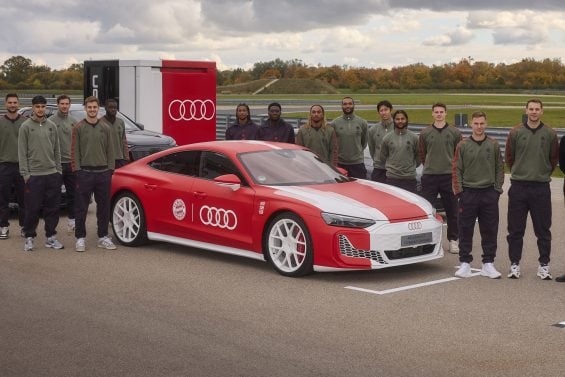 Audi hands over new company cars to FC Bayern Munich