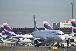 Movimentação de aviões comerciais no aeroporto de Brasília