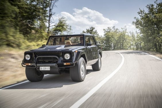 LAMBORGHINI LM002 1986 FRENTE MOVIMENTO