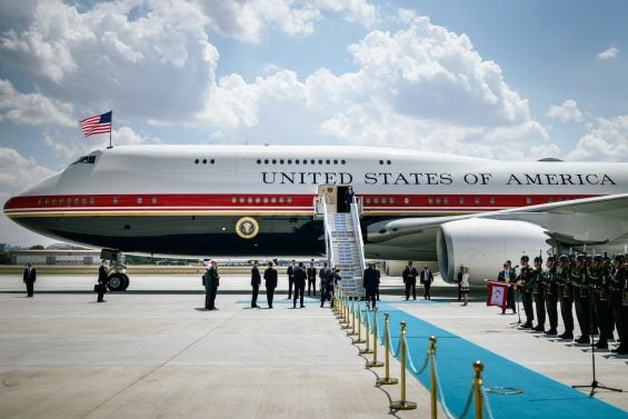 Trump ganhou um Boeing 747 de presente de outro país. Seria um cavalo de tróia?