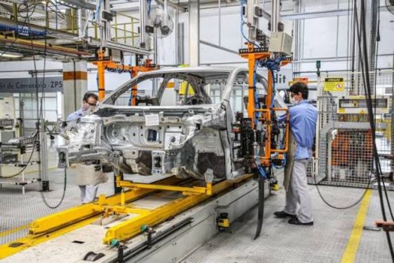Volkswagen mexe em fábrica no Brasil para preparar arma contra a Strada
