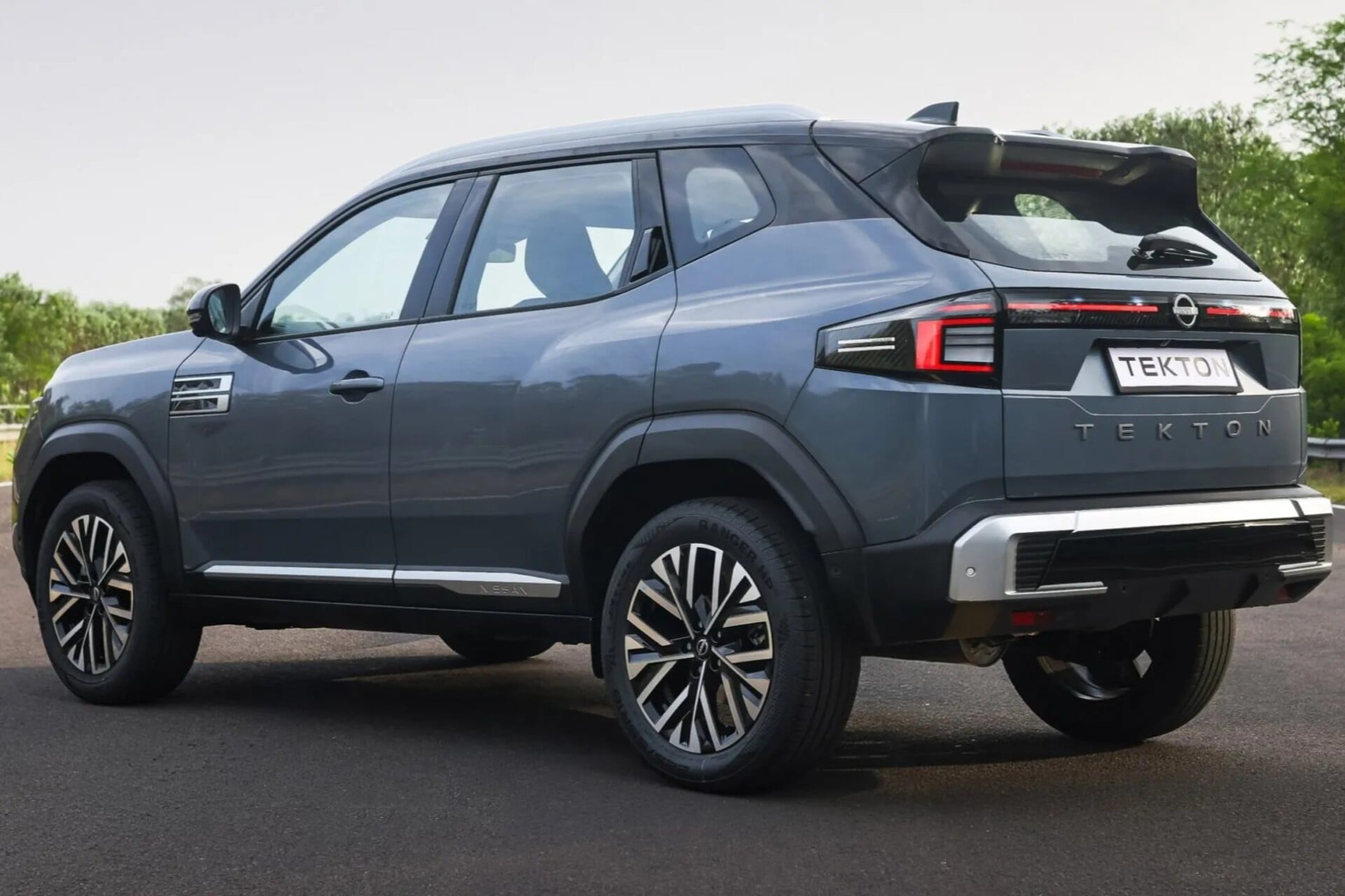 NISSAN TREKTON 5