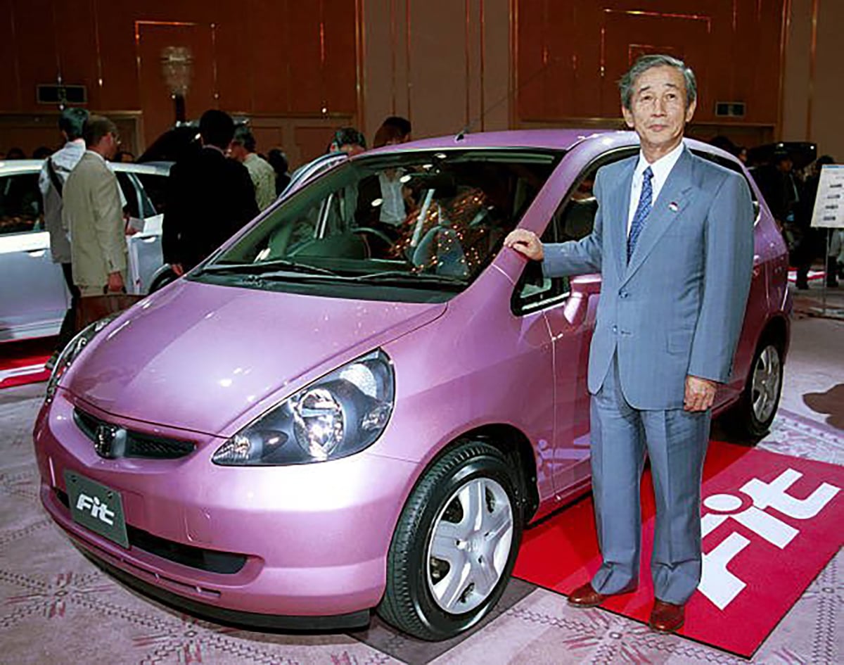 Honda Fit lançamento rosa 2001 Hiroyuki Yoshino