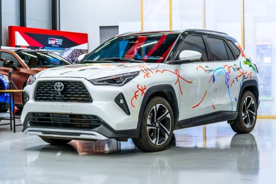 Toyota celebra 60 anos do Corolla e customiza Yaris Cross no Festival do Japão