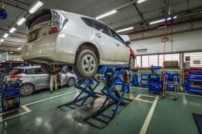 Bangkok,26/8/2519,,Car,Repair,And,Auto,Inspection,,Toyota,Service,Center,