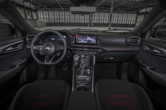 Los detalles interiores premium del Dodge Hornet 2023 incluyen la clase