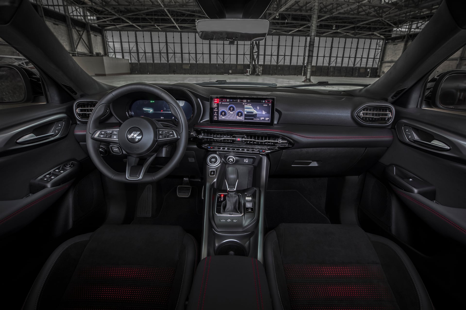 Los detalles interiores premium del Dodge Hornet 2023 incluyen la clase