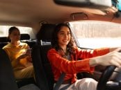 shutterstock uber mulher motorista de aplicativo