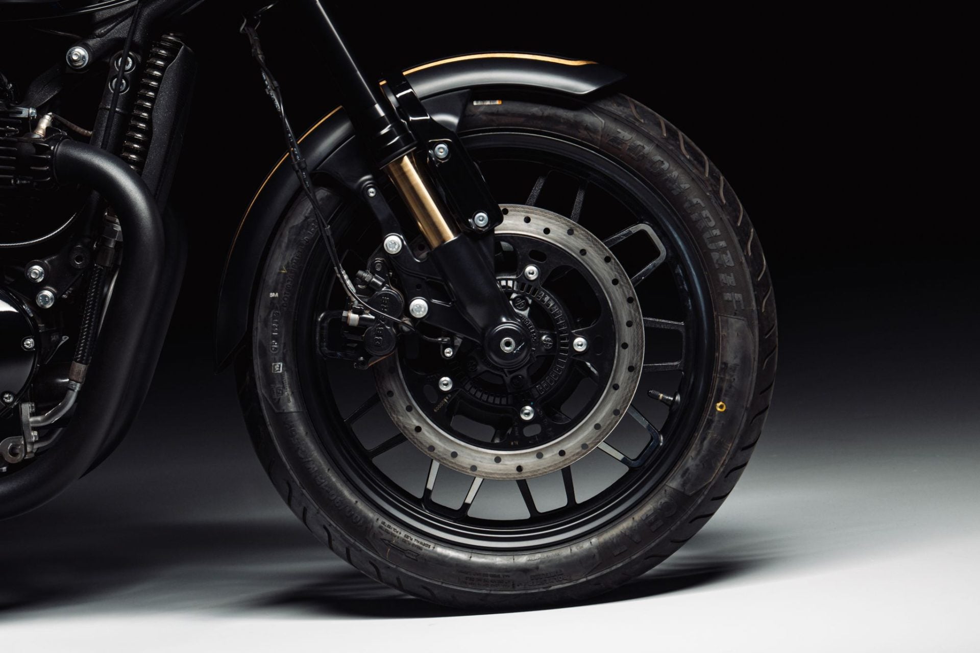 royal-enfield-shotgun-650-x-rough-17-1920x1280.jpg
