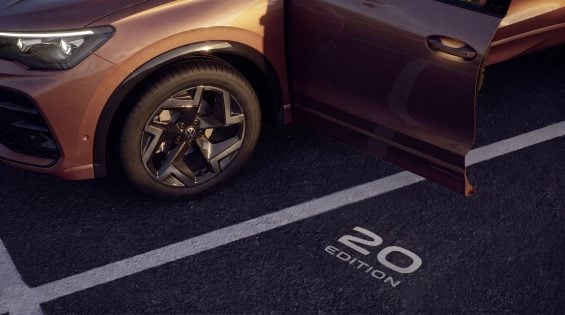 DB2026AU00582 large