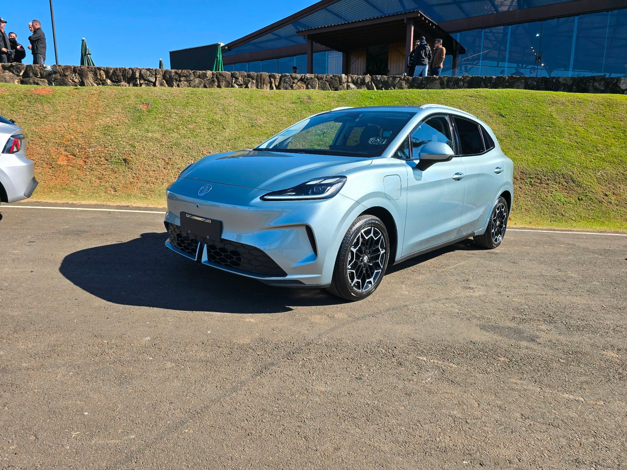 MG4 Urban Luxury prata frente