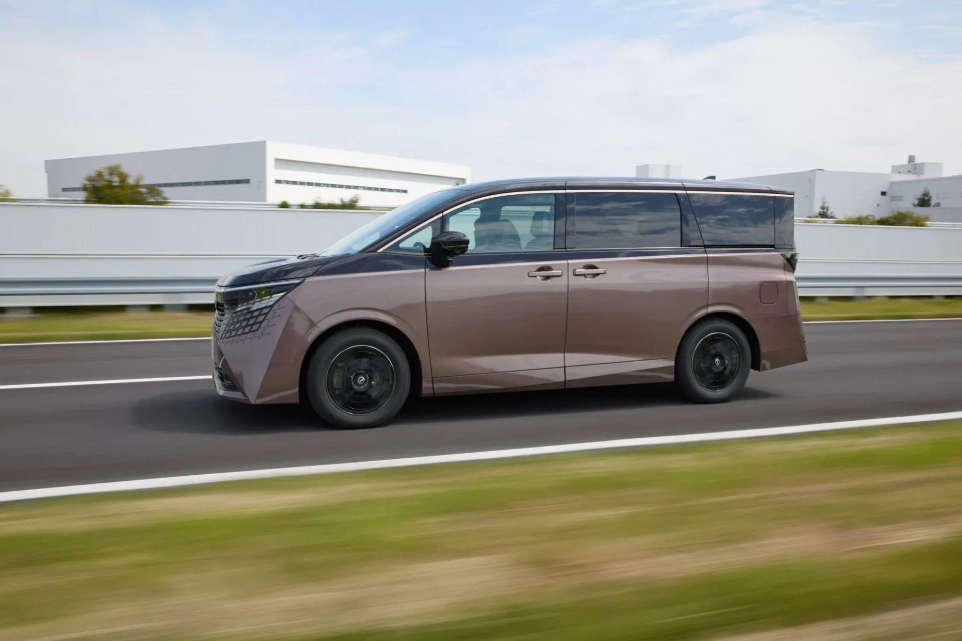 nissan-elgrand-5-1920x1280.webp