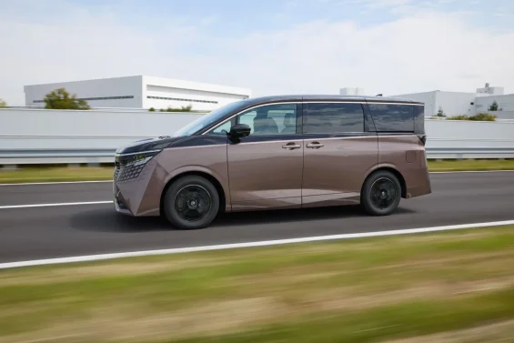 NISSAN ELGRAND 5
