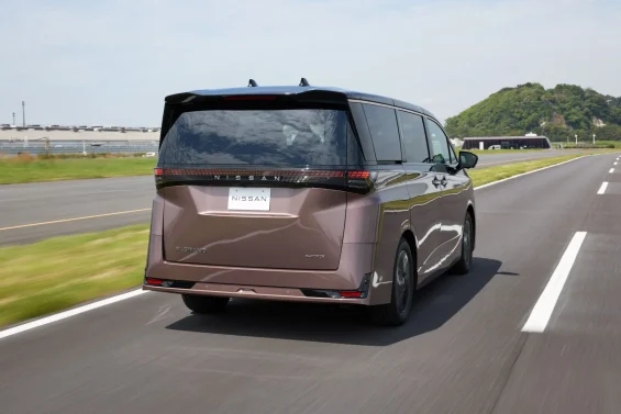 NISSAN ELGRAND 3